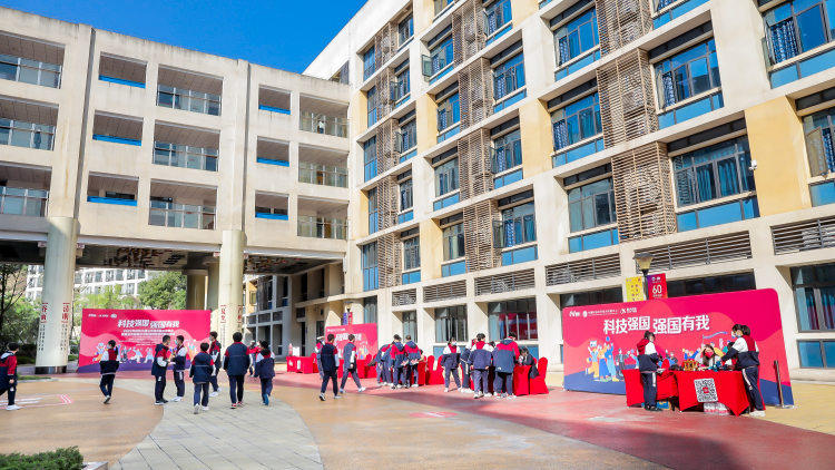 科技零距離，服務進山城——科技大篷車全國巡展重慶站紀實